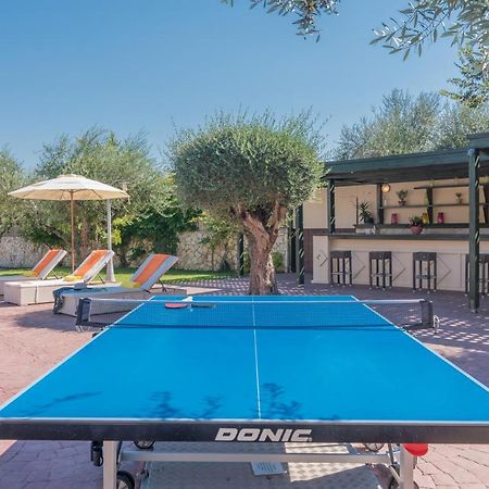 Astarte Villas - Istar Villa With Tennis Court Makhairadhon Ngoại thất bức ảnh