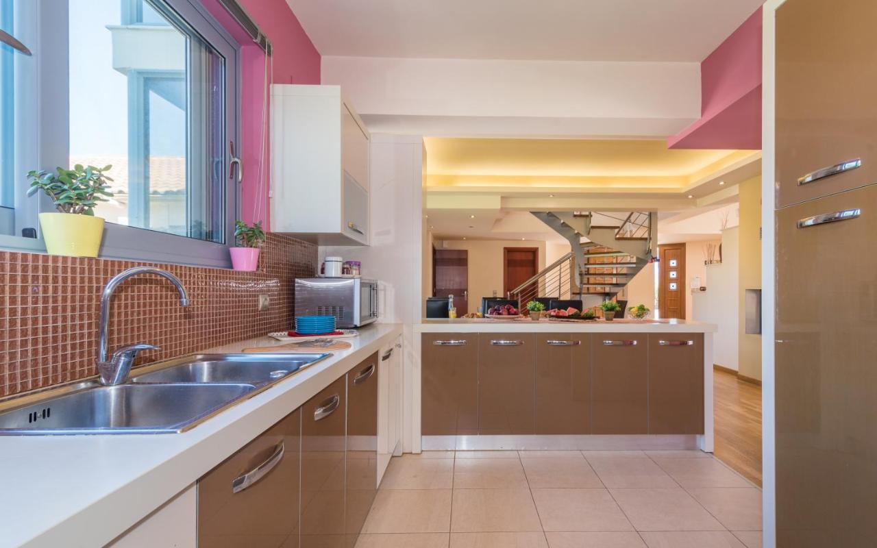 Astarte Villas - Istar Villa With Tennis Court Makhairadhon Ngoại thất bức ảnh