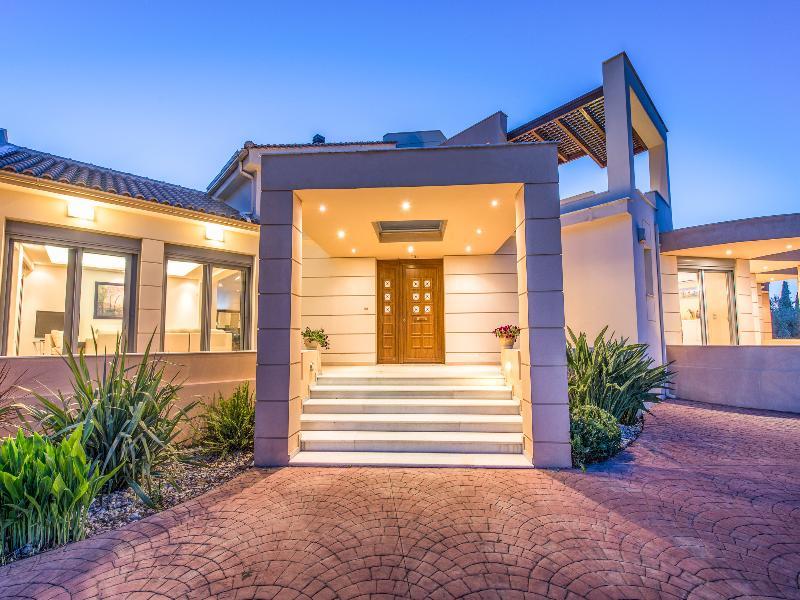 Astarte Villas - Istar Villa With Tennis Court Makhairadhon Ngoại thất bức ảnh