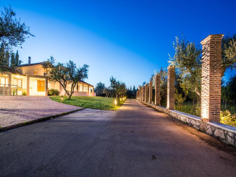 Astarte Villas - Istar Villa With Tennis Court Makhairadhon Ngoại thất bức ảnh