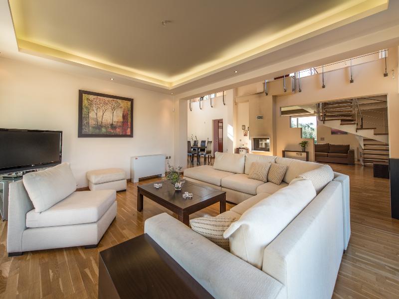 Astarte Villas - Istar Villa With Tennis Court Makhairadhon Ngoại thất bức ảnh