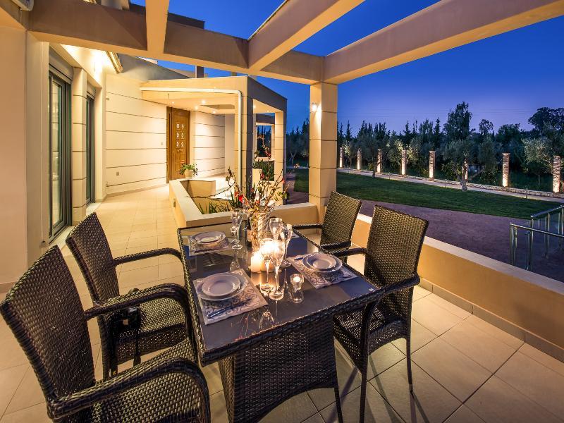 Astarte Villas - Istar Villa With Tennis Court Makhairadhon Ngoại thất bức ảnh