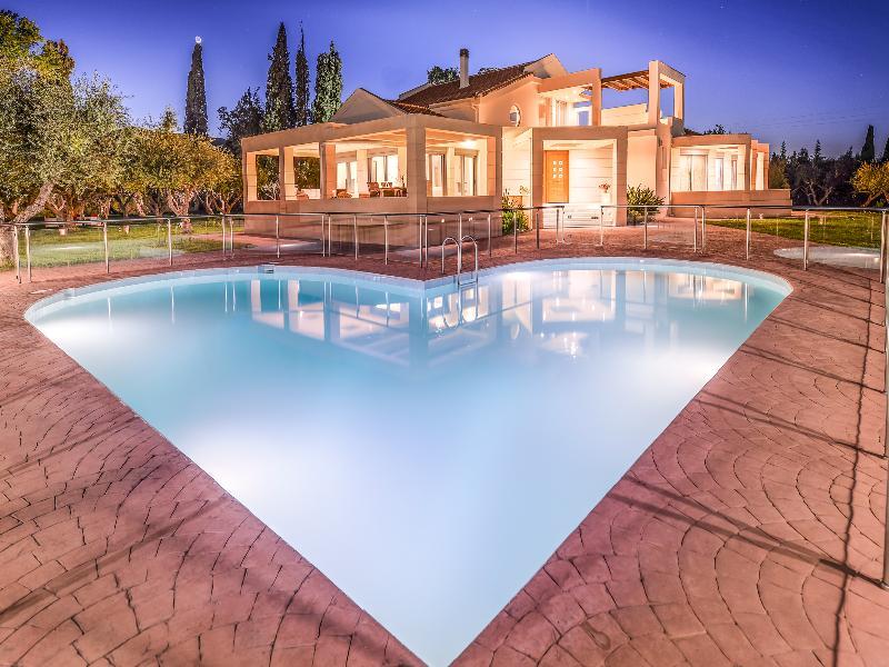 Astarte Villas - Istar Villa With Tennis Court Makhairadhon Ngoại thất bức ảnh
